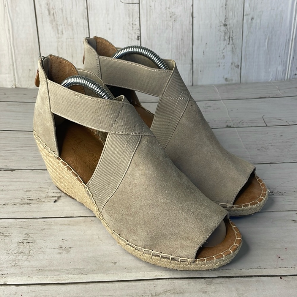 Gentle Souls by Kenneth Cole Charli Crisscross Espadrille Wedge Taupe Sa…